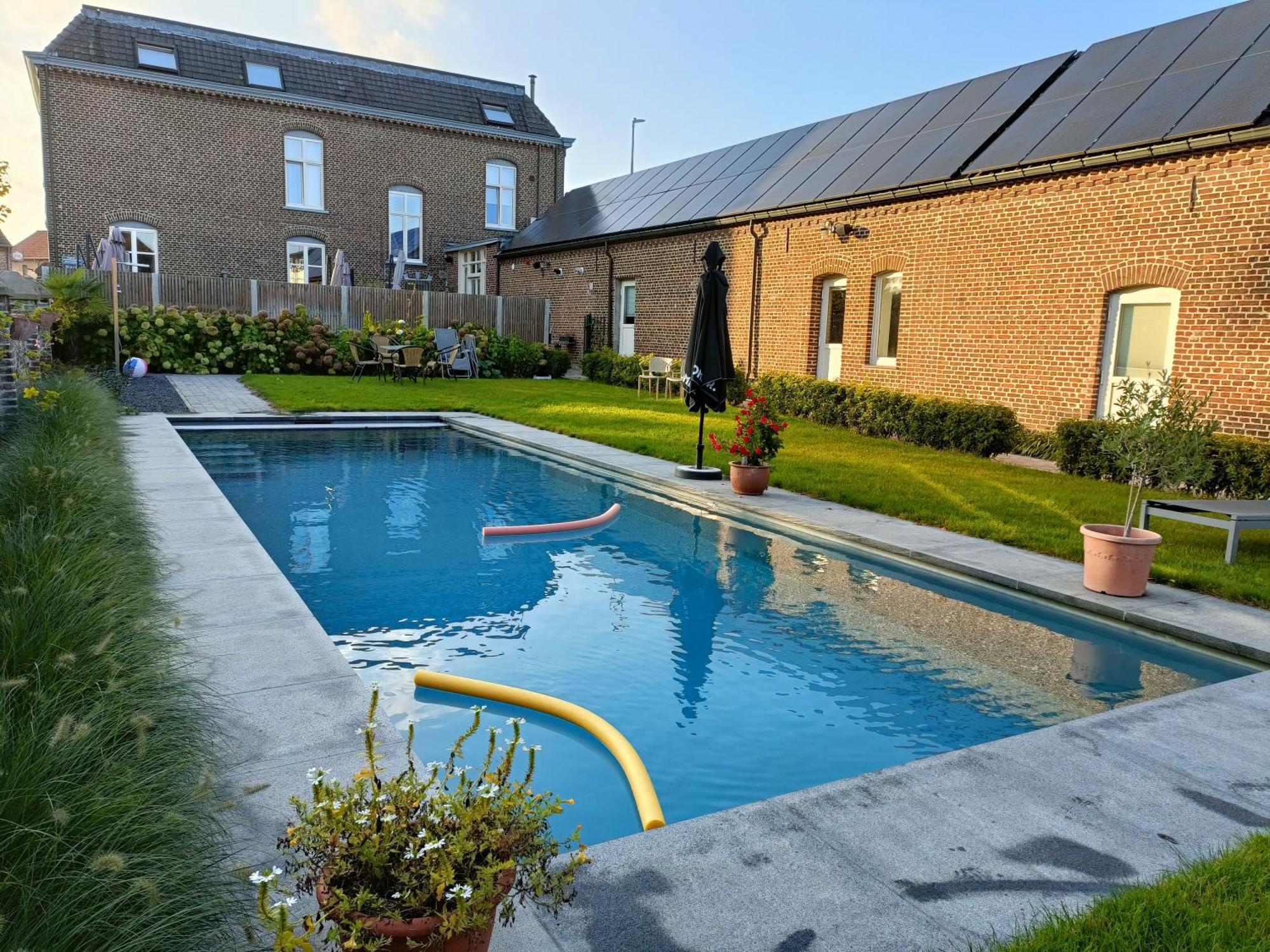 B&B Het Doctershoes Kinrooi Exterior photo